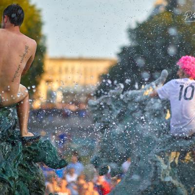 Homme nu vs supporter à Bordeaux